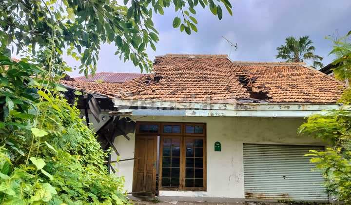 Rumah di Cempaka Putih Barat, 700 m2, kotak, cocok untuk restoran untuk cafe, 10 menit dari Letjend Suprapto
