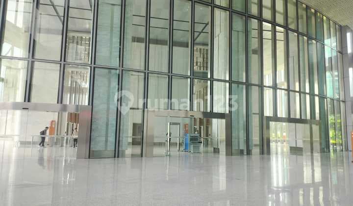 Office World Capital Tower Mega Kuningan, 86 m2, view ke Hotel Ritz Calton, bebas Ganjil Genap, 5 menit ke stasiun LRT Kuningan