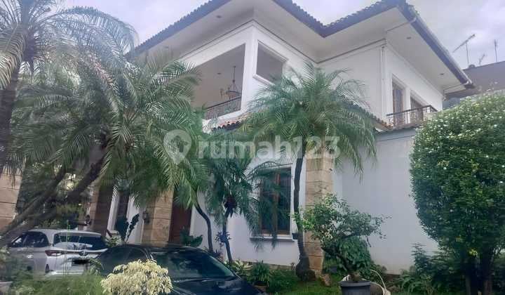 Luxury Class House with Maximum Privacy, 1000 Sqm in Kelapa Gading, Suitable for Public Figures/Officials, Only 5 Minutes to Toll Gate