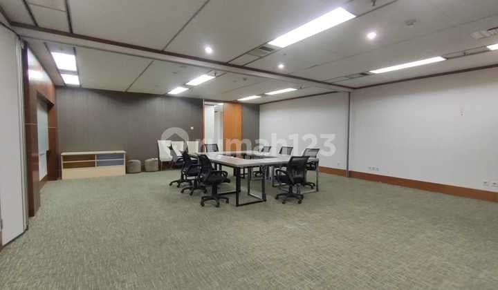 Atrium Mulia Kuningan Office, 200 m2 area, furnished, ready to occupy, a step away from Setiabudi LRT, alternative access with No Odd-Even Restriction.