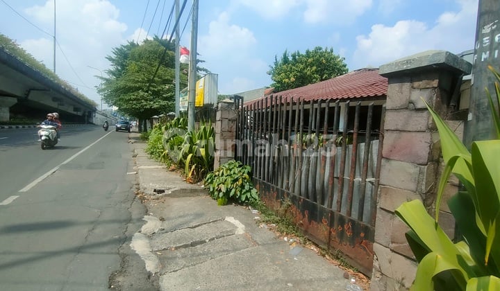 Rumah lama hitung tanah, Matraman Raya - Pramuka, Commercial area, hoek, 1200m2, harga dibawah NJOP ( 38M), Murah, good Invest!
