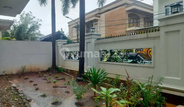 Rumah di Cempaka Putih, 420 Meter,Carport Luas, bisa Silent Office, 5 Menit ke Kelapa Gading