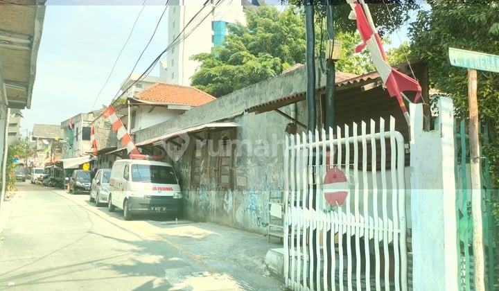 Rumah di Matraman Raya dan Jl Pramuka, luas :1.200 m2, harga di bawah NJOP, MURAH, 10 menit ke By pass