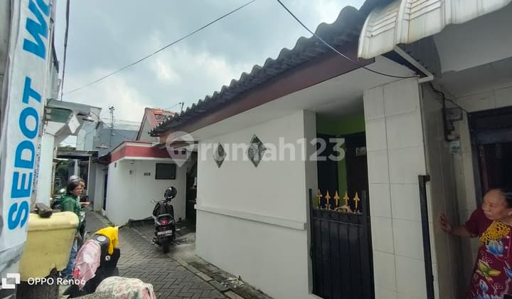 Active Boarding House Fully Occupied Near Wijaya Kusuma University Surabaya