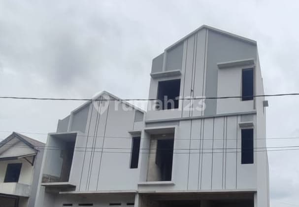 Rumah Modern Kualitas Mewah di Cempaka Putih Percetakan Negara