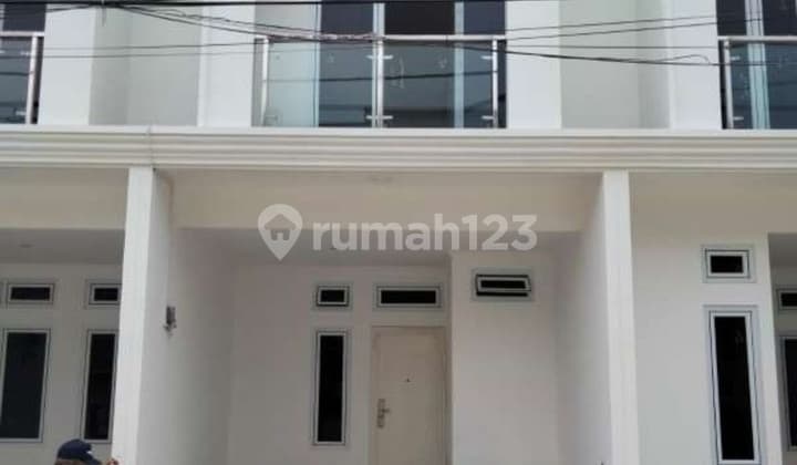 For Sale Luxury House in a Strategic Location in Lenteng Agung, Tanjung Barat, South Jakarta