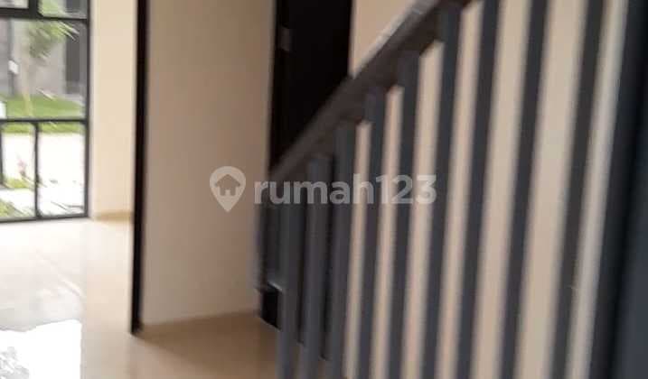 Rumah Bersih Bagus 2 Lantai Siap Huni di BSD