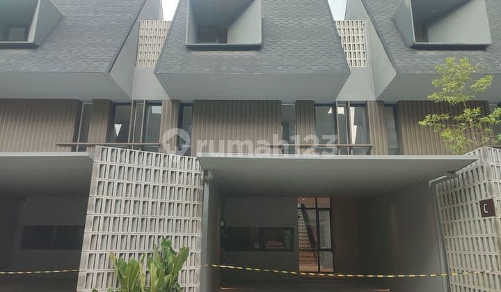 Minimalist 2.5-Story House Plus Rooftop in Pondok Labu, South Jakarta