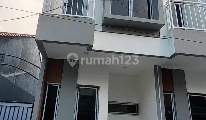 Rumah 2 Lantai Nempel Gajah Mada Di Taman Sari, Jakarta Barat