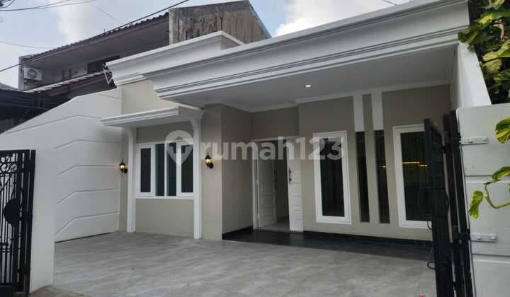 Rumah Baru 1 Lantai Lokasi Premium di Tebet Barat,Jakarta Selatan
