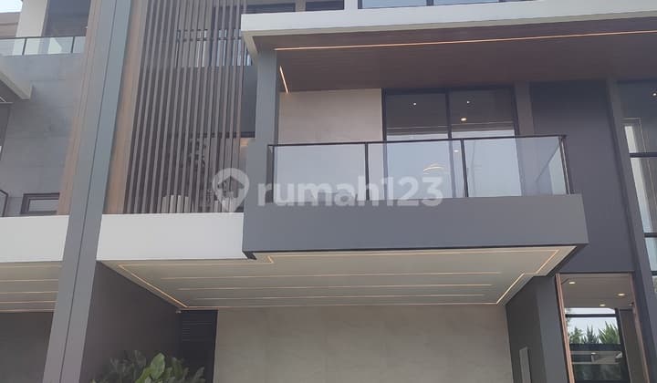 Rumah 3 Lantai Dgn Private Lift Di Shilla Sawangan