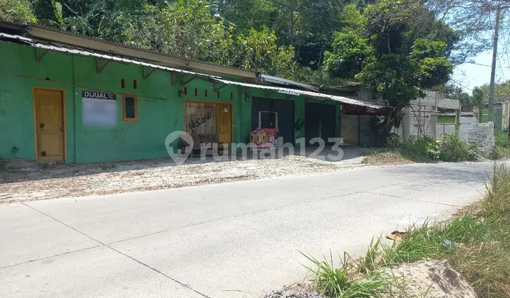 5-Unit Linked Kiosk on Main Road, Mancak Anyer