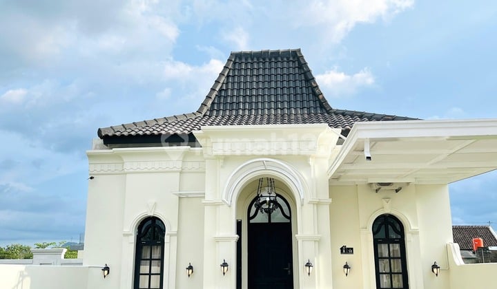 Hunian Amerika Klasik Modern, Perpaduan Mewah & Timeless dekat Jogja