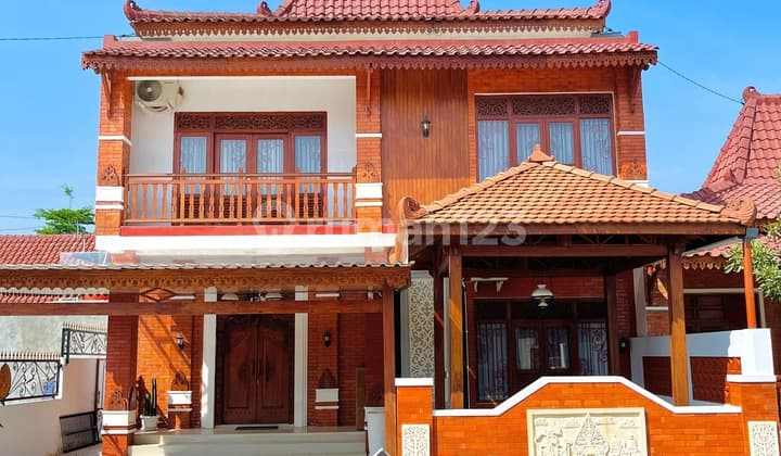 Rumah Joglo Eksklusif 2 Lantai, Diskon Akhir Tahun, Akses Cepat ke Kota Jogja!