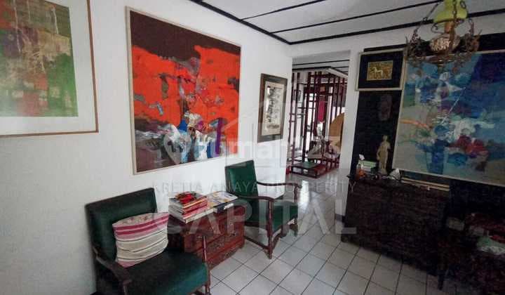 Rumah Antik Terawat Lokasi Strategis Dekat Kampus Ternama di Cikutra Bandung