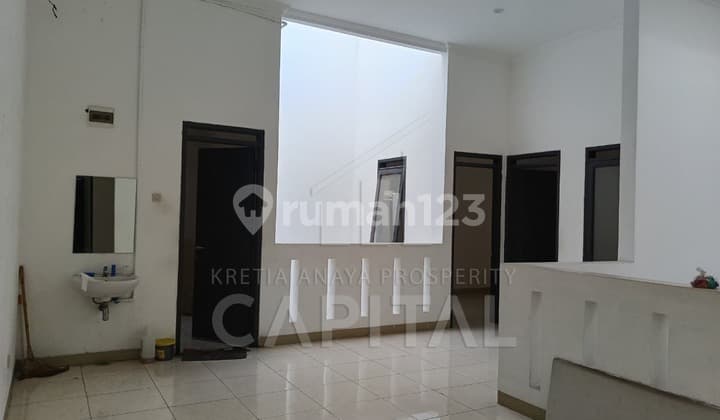 Ruko 2 Lantai Semi Furnished Siap Pakai dengan Lokasi yang Strategis Cocok untuk Tempat Tinggal Ataupun Usaha di Mainroad Sukajadi Bandung