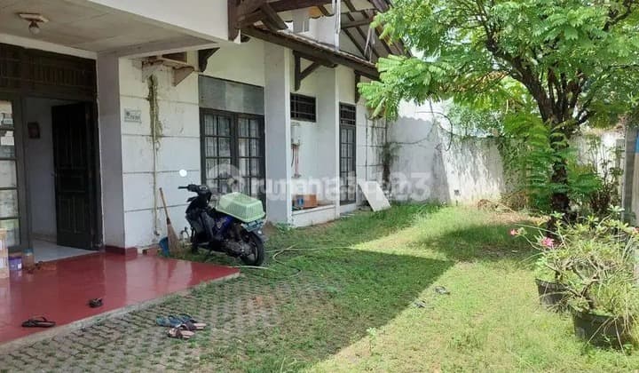 Rumah Hitung Tanah Dengan Akses Jalan Lebar di Cinere