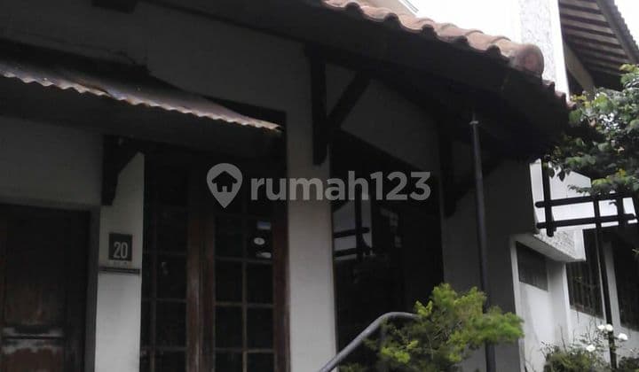 Rumah Terawat Terawat dekat PVJ dan Karang Setra Bandung