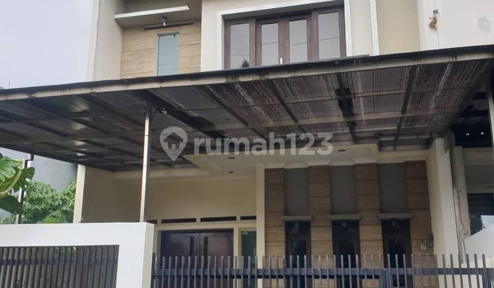 Rumah 2 Lantai Siap Huni Singgasana Pradana Mekar Wangi