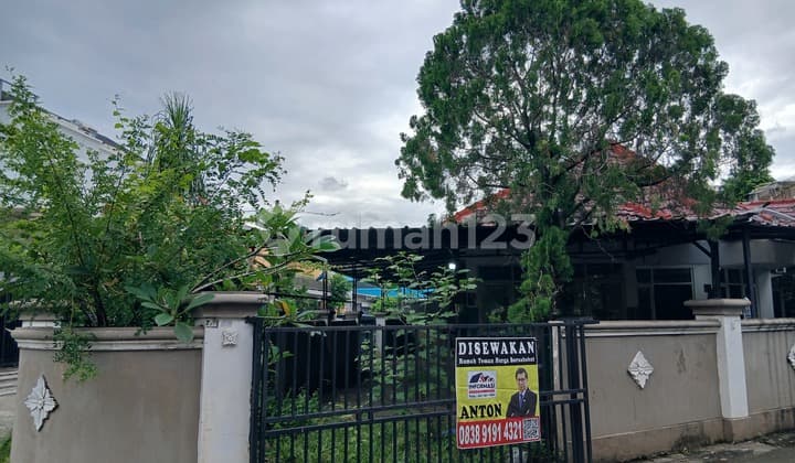 Disewakan Rumah Hoek Strategis Kb5 Jakarta Barat