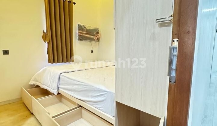 Kost 14 Rooms 3 Floors Near Campus and Offices