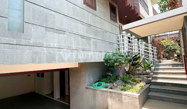 Villa Mewah 5 Kamar di Padang Sambian Kerobokan