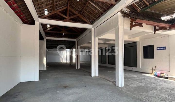 Gudang dan Kantor Cocok untuk Usaha Dekat Jalan Utama Renon