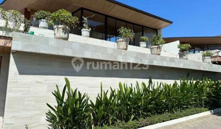 Villa Mewah Dekat Pantai Matahari Terbit Sanur