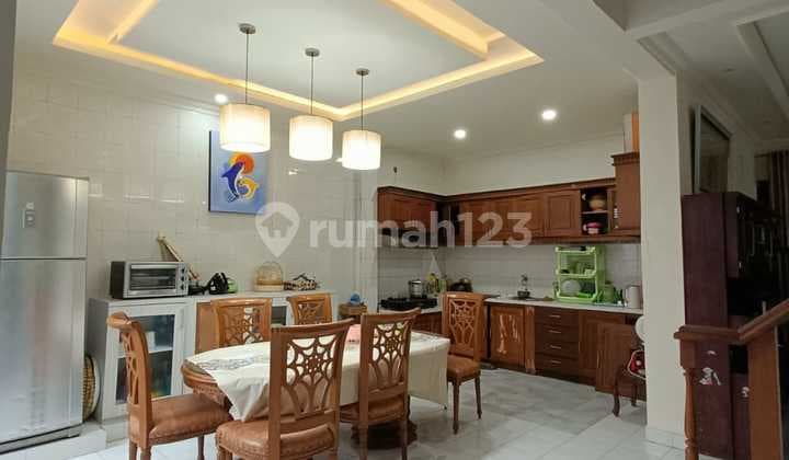 6-Room House with Sturdy and Well-Maintained Structure