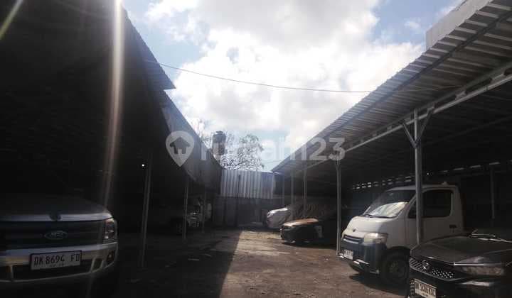 Land and Car Garage Building in an Elite Neighborhood