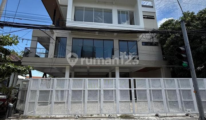 Gedung 3 Lantai Bagus SHM di Raya Mulyosari Lokasi Strategis