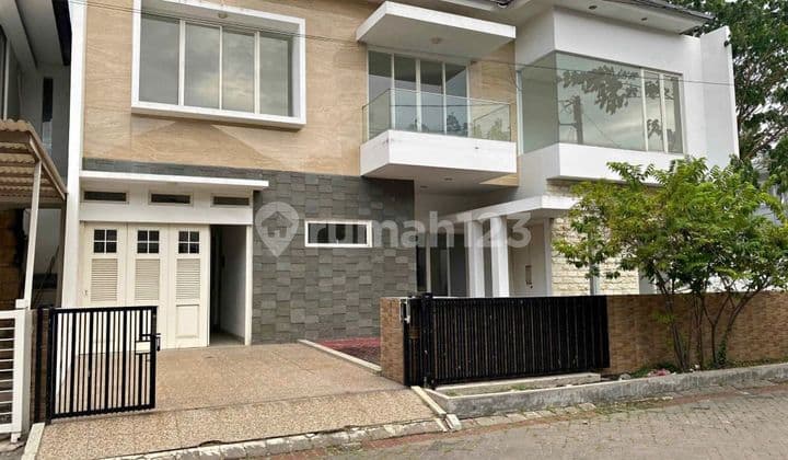 Rumah 2 Lantai Baru SHM di Pantai Mentari Cluster Hampton