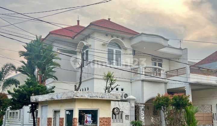 Rumah 2 Lantai Bagus Semi Furnished SHM di Sutorejo Siap Huni
