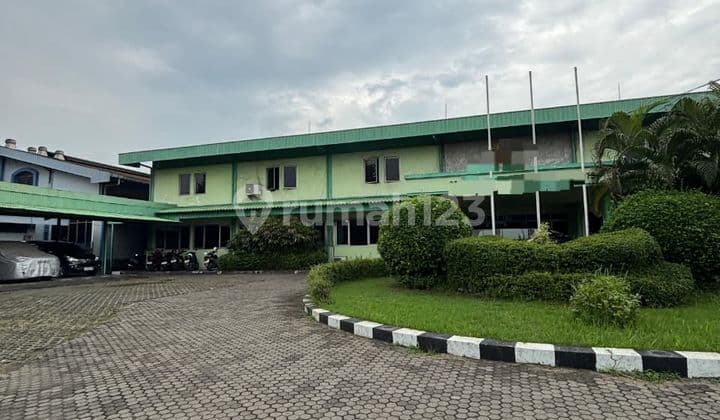 Pabrik 2 Lantai Bagus di Raya Mayjen Sungkono Lokasi Strategis