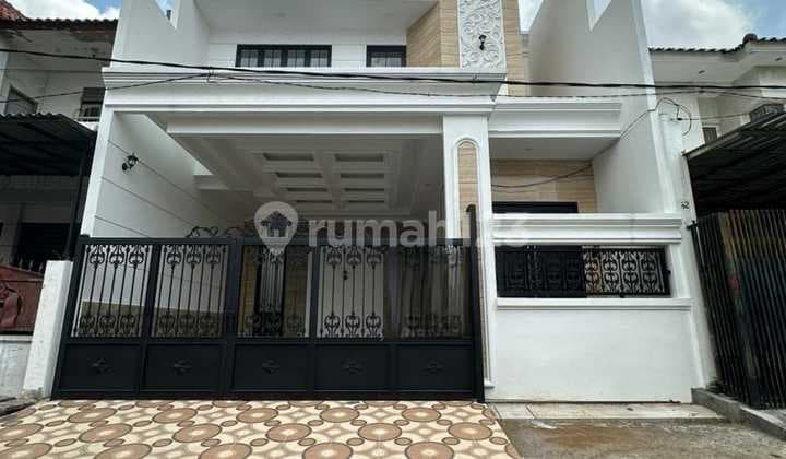 Rumah 2 Lantai Baru Minimalis SHM di Babatan Pantai