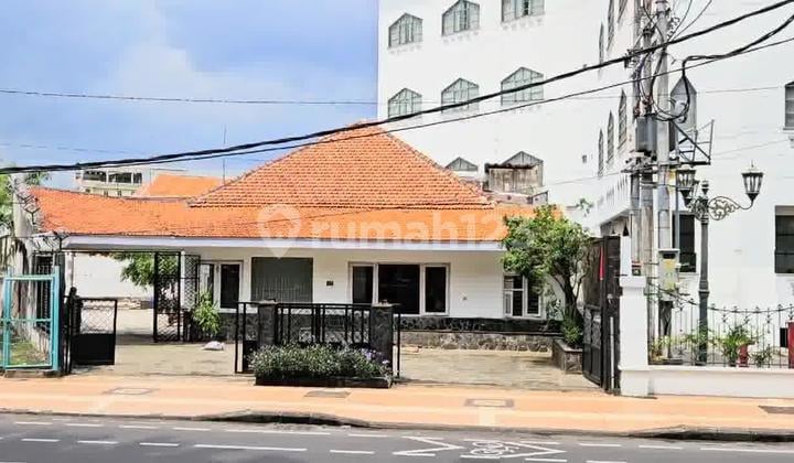 Rumah Bagus SHM di Raya Darmo Lokasi Strategis