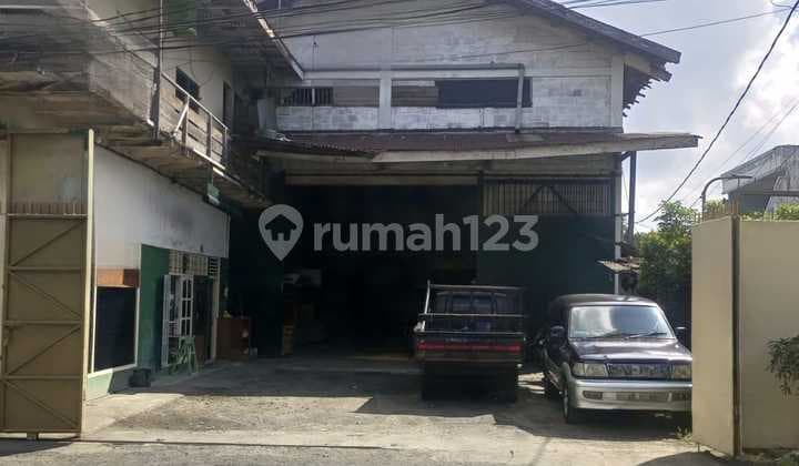 Gudang atau Toko 2 Lantai Bagus SHM di Rungkut Industri