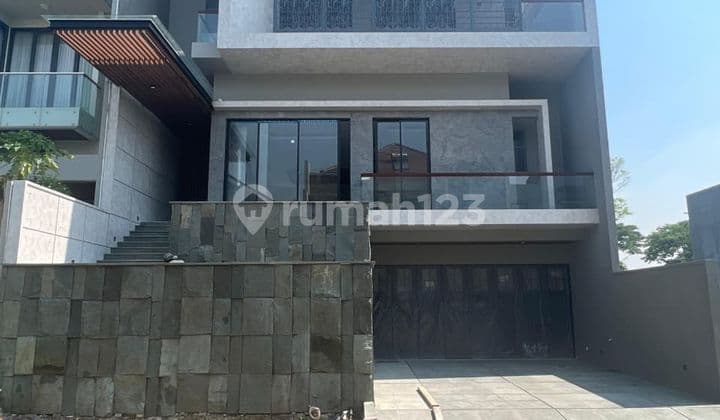 Rumah 3 Lantai Baru High Spec di Citraland Waterfront