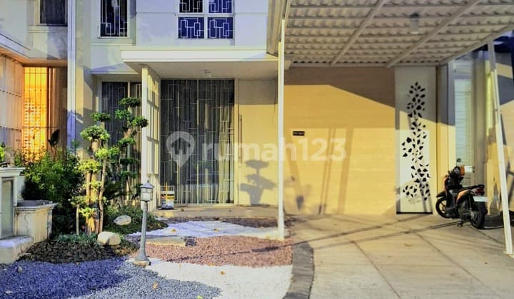 Rumah 2 Lantai Furnished SHM di Pakuwon Indah Villa Bukit Regency