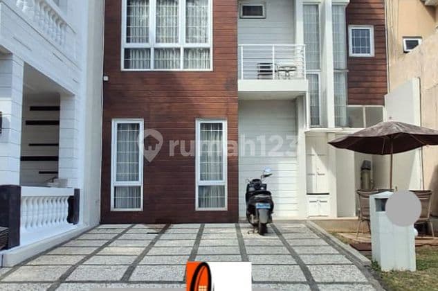 Rumah Modern 2 Lantai, 3 Kamar Tidur di Kota Wisata