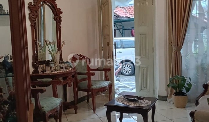 Rumah Lama Terawat Sayap Buah Batu Strategis Tengah Kota