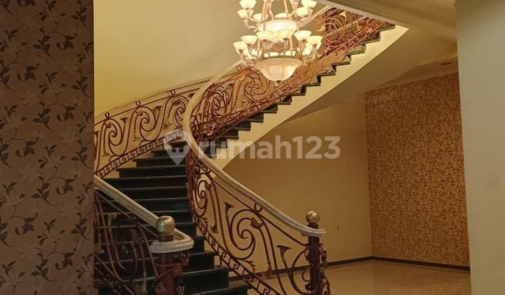 Rumah Mewah Buahbatu Regency Sangat Terawat Siap Huni