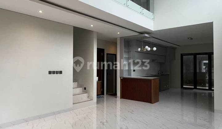 Beautiful Spacious House in Setiabudi Regency Ready to Occupied