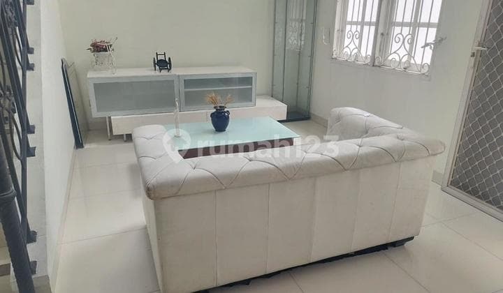 DISEWAKAN RUMAH 2 LANTAI FURNIS AKSES LANGSUNG KAWASA GIIC DELTA MAS CIKARANG PUSAT