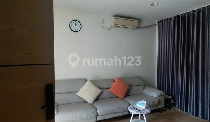 Disewakan Rumah 2 Lantai Lokasi Strategis