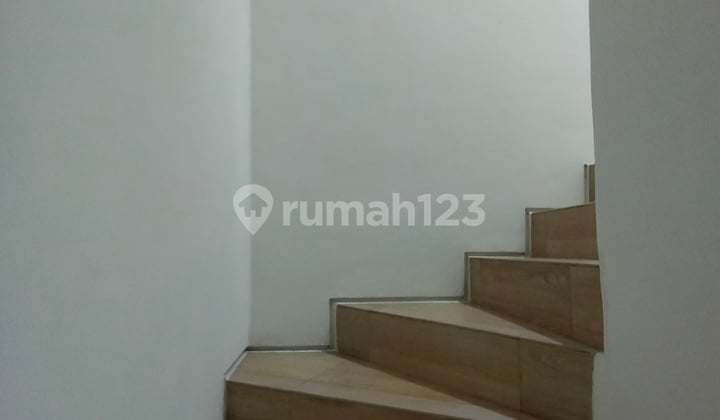 Di Sewakan Rumah 2 Lantai di Dalam Cluster Waterfront Lippo