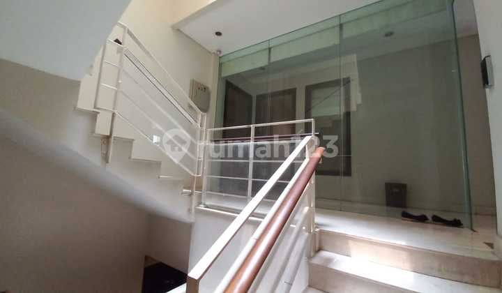 Dijual Rumah Di Menteng 3 Lantai Lokasi Strategis Langsung Owner