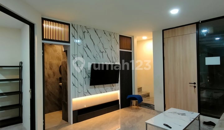 Disewakan Rumah 2 Lantai Full Furnis Sudah Renovasi Lippo