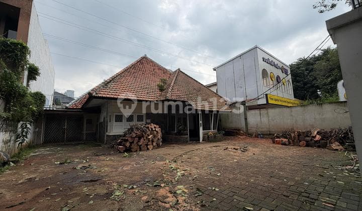Rumah Klasik di Area Komersial Kebayoran Baru Jakarta Selatan