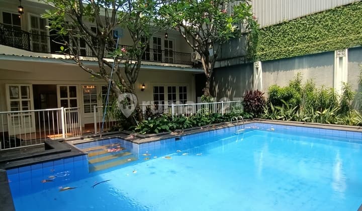 Dijual/Sewa Rumah Nyaman, Keren, dan Aman Banjir di Kemang Utara